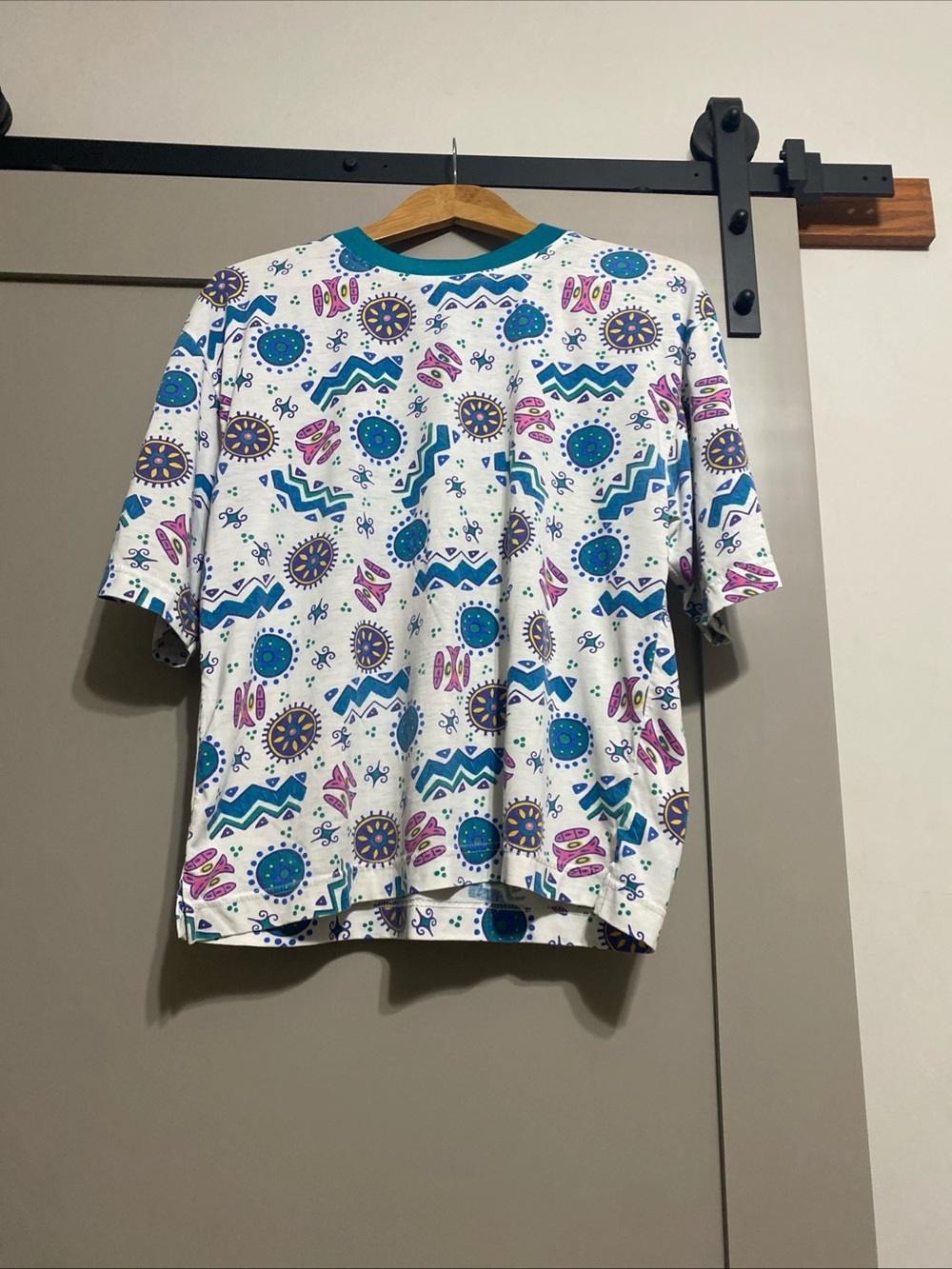 Vintage 90’s Womens Short Sleeve Graphic Tee in White with Teal & Purple Motif